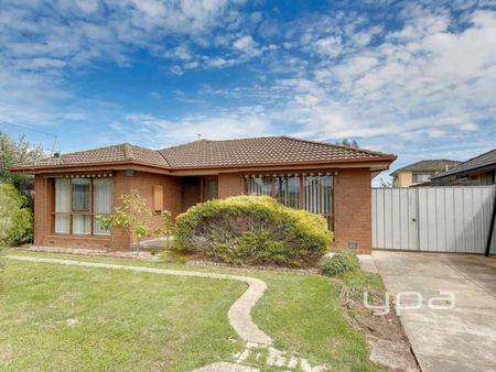 13 Micheline Street, TULLAMARINE - Photo 2