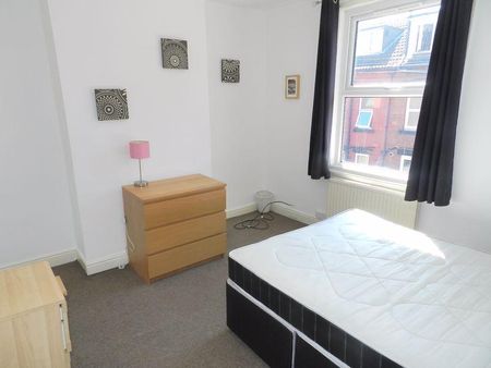 3 bedroom terraced house to rent - Photo 3