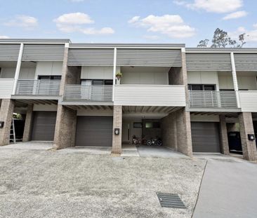 Modern Townhouse Living in Peaceful Everton Park - Photo 1