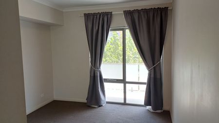 Fabulous 1 Bedroom 2 Bathroom Apartment - Photo 2