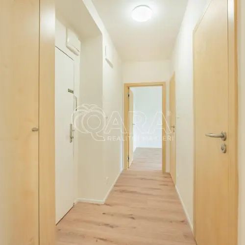 Pronájem světlého bytu 2+kk (53,6 m and sup2;) v Zelenečské ulici ideální pro dlouhodobé bydlení - Фото 1