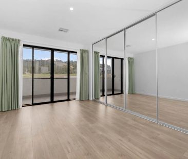 Modern 3-Bedroom Townhouse in Prime Woodforde Location - Photo 2