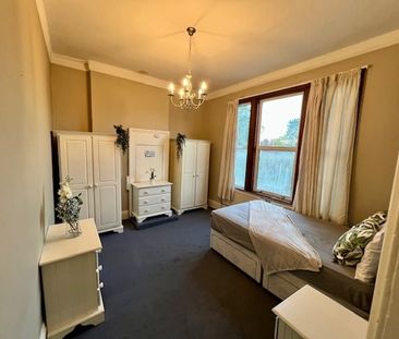 1 Bed Flat, Lynton Road, W3 - Photo 3