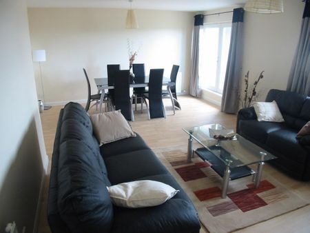 4 bedroom flat to rent - Photo 2