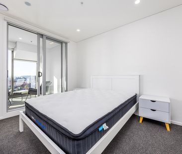 Modern One-Bedroom Apartment in Renovated City Building - Photo 4