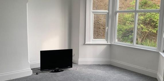 3 bedroom flat to rent - Photo 2