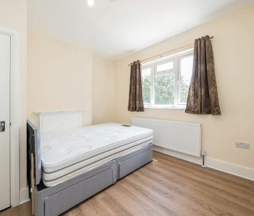 London Road - Photo 3