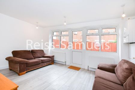 6 bedroom terraced house to rent - Photo 4