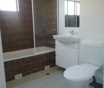 Convenient & Comfortable Apartment in Prime Location - Photo 4