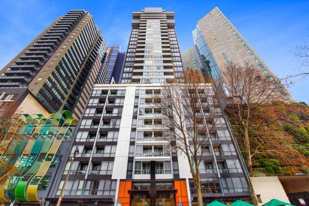 Stunning Apartment in Unbeatable Location! - Photo 1