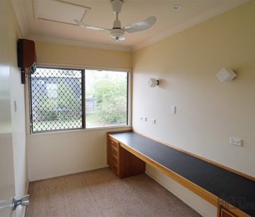 Cozy Home in ideal location - Photo 5