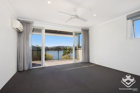 Exquisite Teneriffe River Front Apartment â Your Dream Home Awaits! - Photo 2