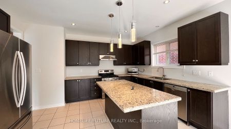 Detached Home For Lease | E8121618 - Photo 4