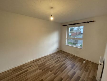 3 bedroom end of terrace house to rent - Photo 2