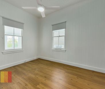 REFURBISHED 4 BEDROOM HOUSE IN NEWMARKET ! - Photo 2