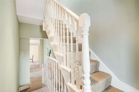 A classy four bedroom family home with excellent entertaining space. - Photo 5
