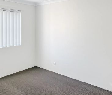 QUIET & UPDATED APARTMENT! - Photo 6