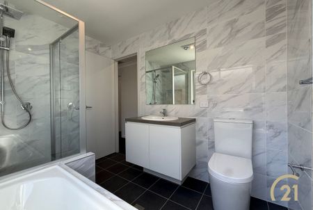 Brand New 4 Bedroom Home&comma; Located in Austral&excl; - Photo 5