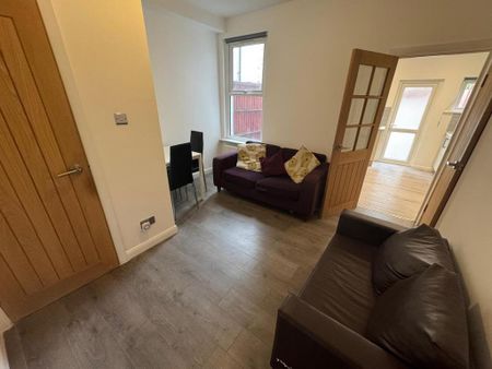 4 bedroom terraced house to rent - Photo 2