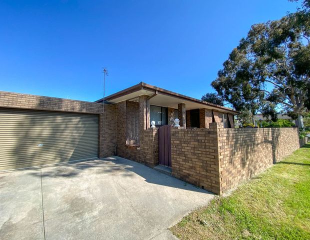Comfort & Convenient Living in Golden Square - Photo 1