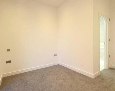 Silbury Boulevard, Milton Keynes, Buckinghamshire, MK9 - Photo 1