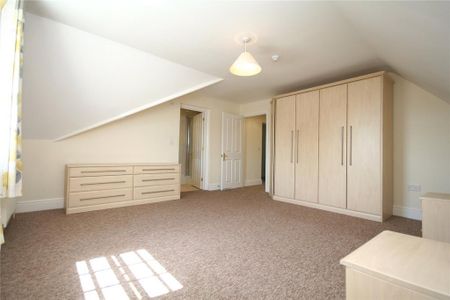 3 bedroom apartment to rent - Photo 4