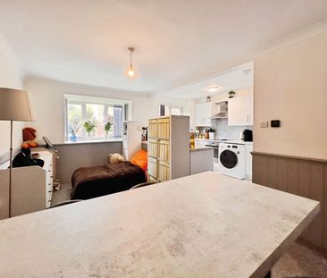 Conway Gardens, Grays, RM17 - Photo 2