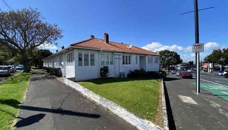 TWO BEDROOM IN MT EDEN VILLAGE - Photo 2