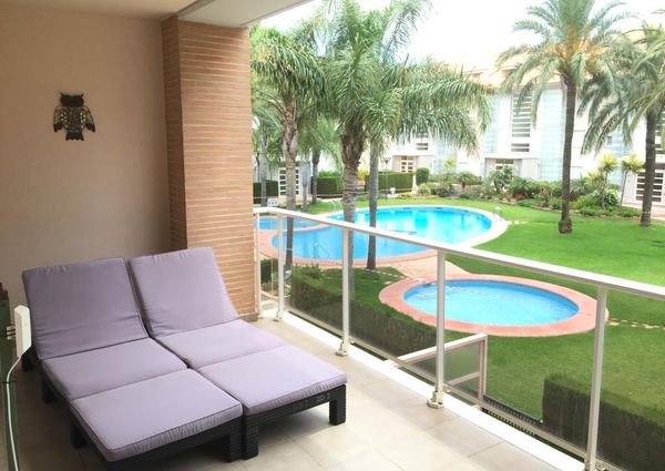 For long-term rent: apartment in Javea, Golden Garden urbanization, with 2 bedrooms and a pool.