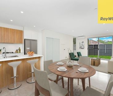 Modern Split Level Two Bedroom Apartment - Photo 1