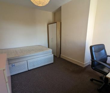 4 bedroom terraced house to rent - Photo 4