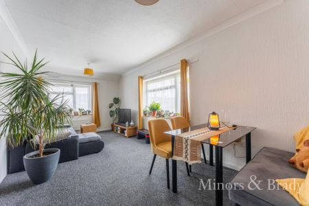 2 bedroom flat to rent - Photo 2