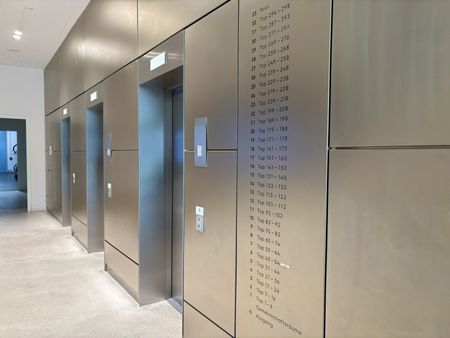 U-Bahn-Station U1 Kagran I Moderne Wohnung mit hochwertiger Ausstattung und Loggia I Donau Zentrum Nähe I Rooftop Pool I Sauna & Fitness - Photo 3