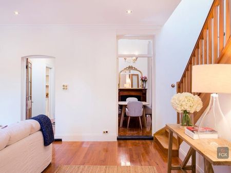 Charming light filled North Adelaide home in a peaceful, prime location - Photo 3