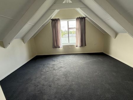 Newly renovated 3 bedroom home - Photo 4