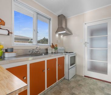 Standalone 2-Bedroom House Convenient Location Available Early October - Photo 5