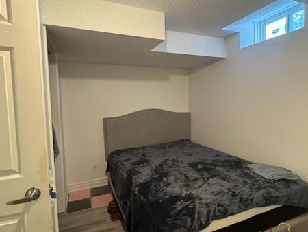 For Lease - 741 Shanahan Boulevard, Newmarket, Ontario - Photo 3