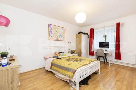 Modern 3 bed 2 bath apartment with a modern kitchen & bathroom mins to UCL - Photo 3