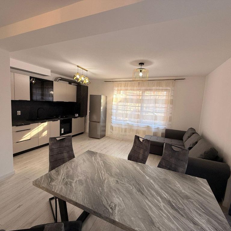 Inchiriere Casa 3 camere; 77 mp; 2 bai - Photo 1