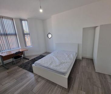 9 bedroom terraced house to rent - Photo 2