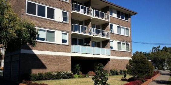 Spacious Two Bedroom - Photo 3