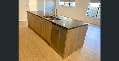 Three Living Areas, Four Bedrooms & A Study Nook - Photo 3