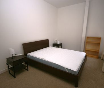 Dalintober Street, Luxury Fully Furnished 2 Bed – Available 12/11/2025 - Photo 1