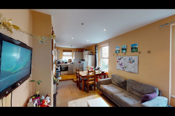 5 Bed Flat, Southwell Road, SE5 - Photo 1