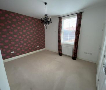 4 bedroom semi-detached house to rent - Photo 1
