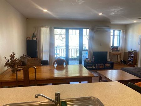 Stylish 4-Bedroom Home in the Heart of Aro Valley - Photo 4