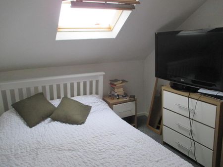 Ulsterdale Street, Double Room In Shared House, Belfast, BT5 5BT - Photo 3