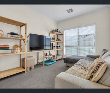 Beautiful Modern Family Home – Spacious, Stylish & Exceptionally Lo... - Photo 2