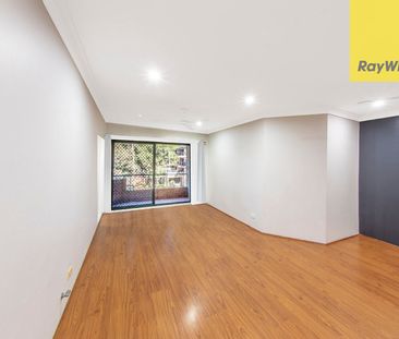 SUN-DRENCHED TWO BEDROOM UNIT ON TREE-LINED STREET - 350 Meters to ... - Photo 6