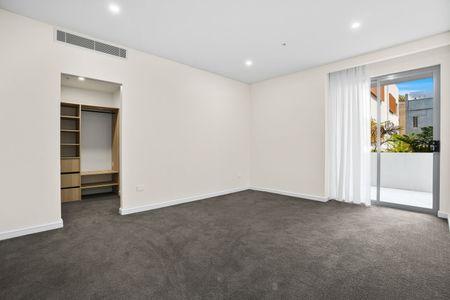 SOLE-WATER FRONT LUXURY LIVING - Photo 2